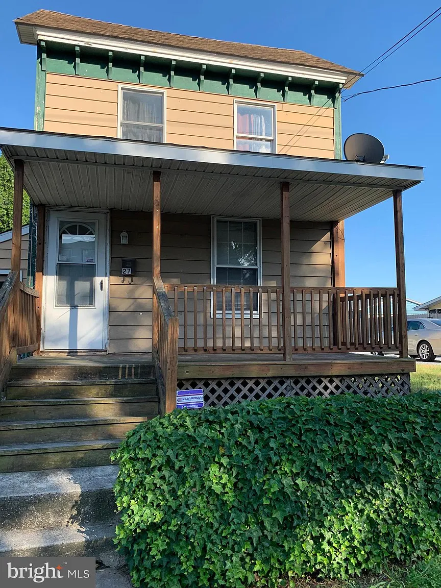27 Cedar St photo 1