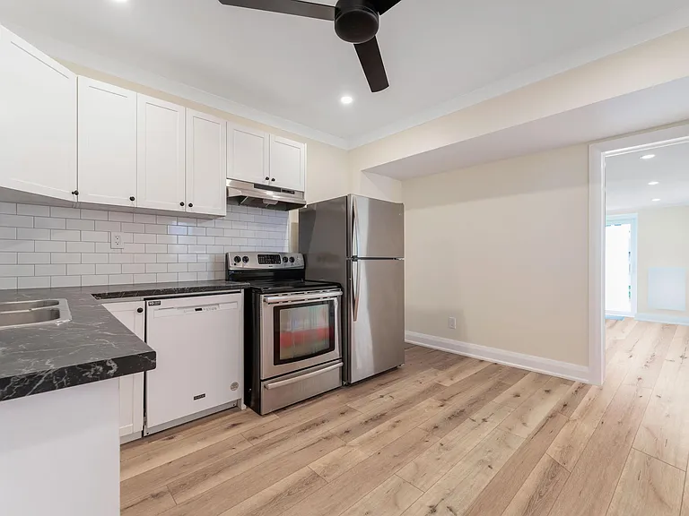 137 Carruthers Ave #1 — Photo 4