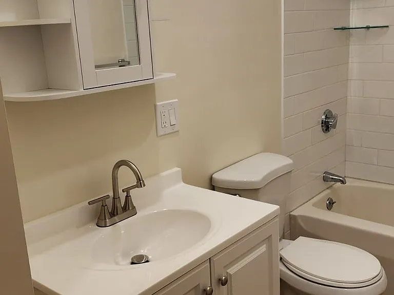 9 Greendale Ave #2 — Photo 6