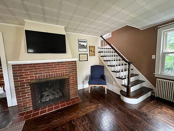 3rd image of 405 Ardmore Ave