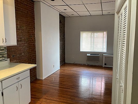 2nd image of 10-59 Jackson Ave #2A