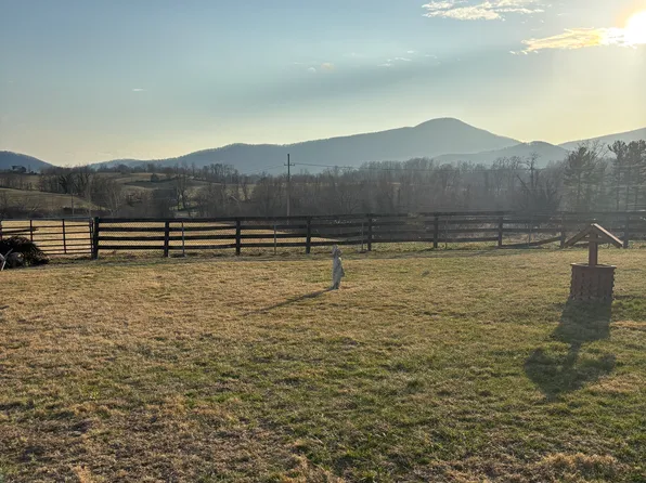 2483 Jericho Rd, Flint Hill, VA 22627