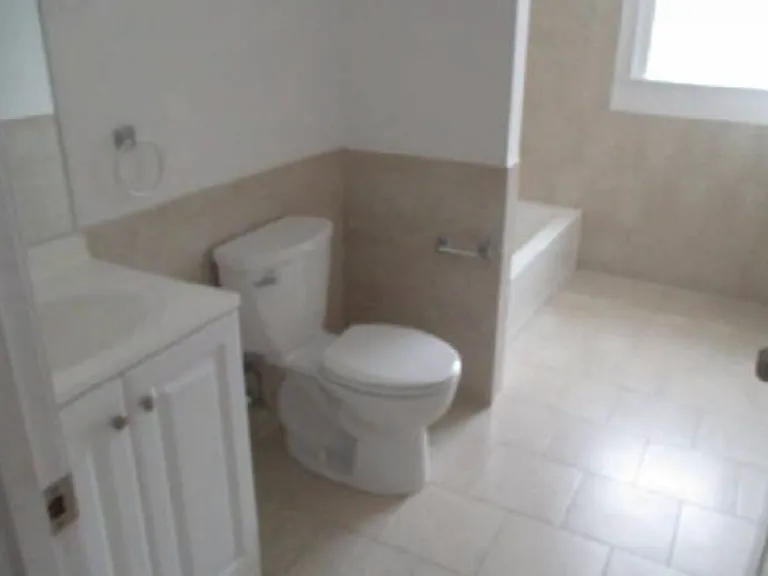 3rd Floor: Bath