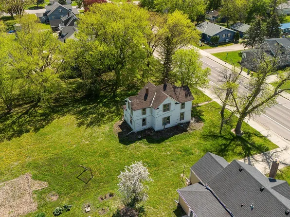 414 W 4th St, Winthrop, MN 55396
