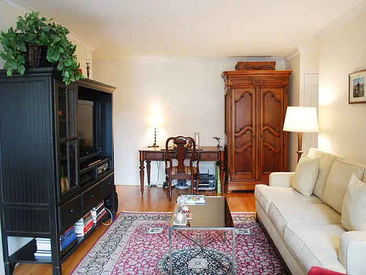 Sold by Sotheby's International Realty | media 3