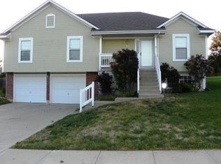402 N Franklin St, Raymore, MO 64083