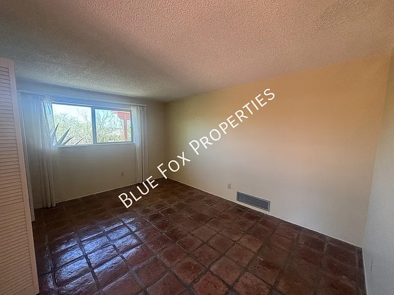6521 N Calle Padre Felipe — Photo 17