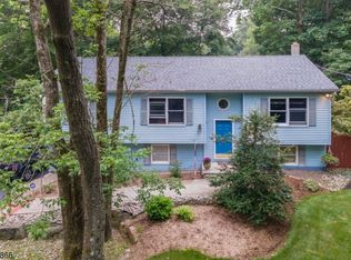 24 Shomokin Rd, Highland Lakes, NJ 07422