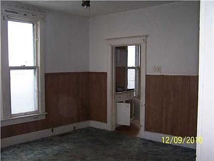 3rd image of 655 E Maryland St