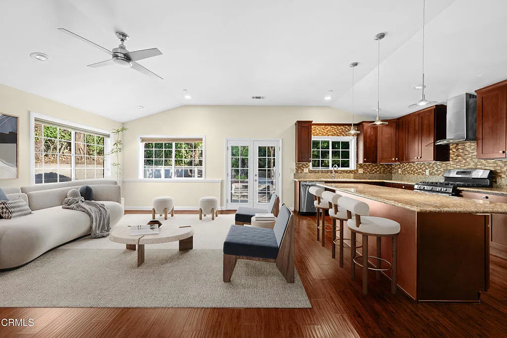 3 bed, 2.0 bath, 1812 sqft, $6,300 — Photo 4
