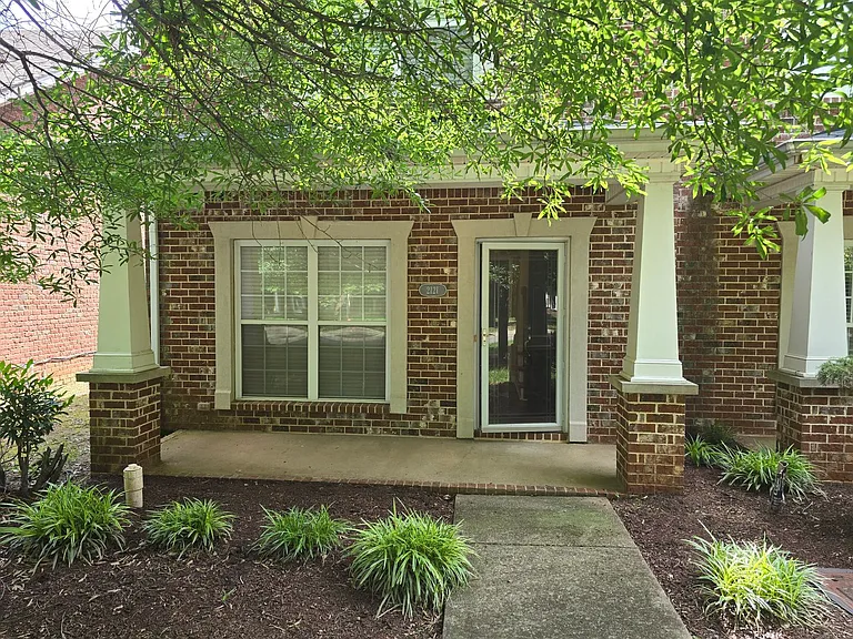 2121 Cason Ln — Photo 1
