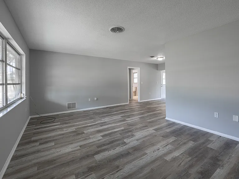 916 Gillespie St — Photo 19