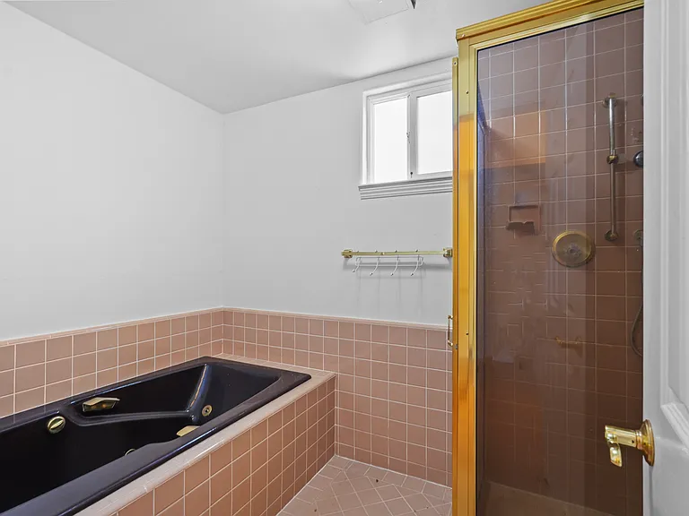 2340 Park Ave — Photo 12