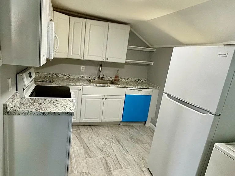 137 E High St #B — Photo 3