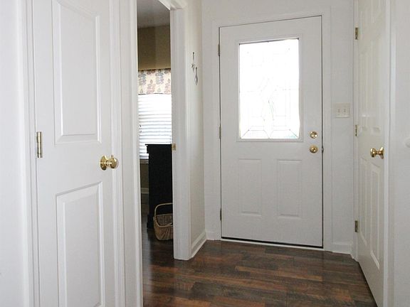 4th image of 424 N Church Dr