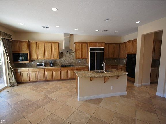 4th image of 2741 Borthwick Ave