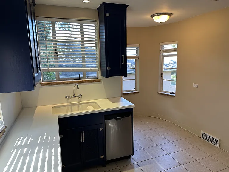 434 S High St #HOUSE — Photo 16