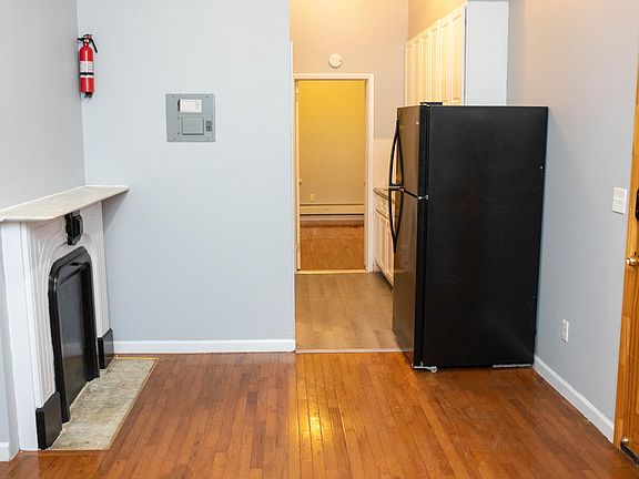 2nd image of 61A Atlantic St #2