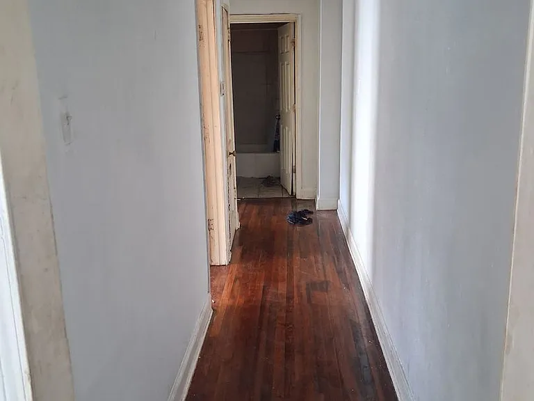 166 Eastview Dr — Photo 2