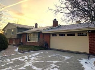 2709 W Hickory Ln, Mequon, WI 53092