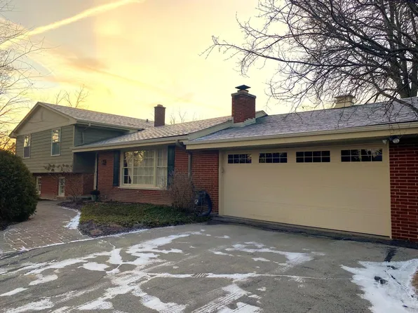 2709 West Hickory LANE, Mequon, WI 53092