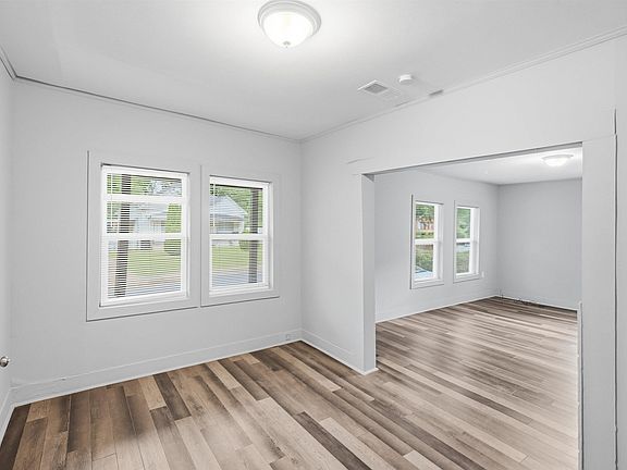 4th image of 31 4th Ave S