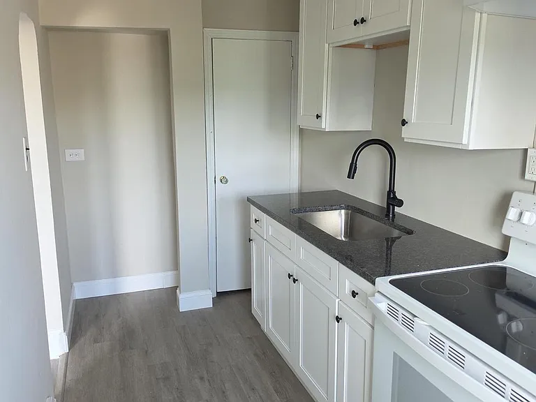 749 Oak St — Photo 7