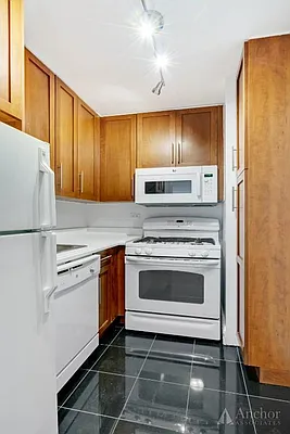 Rented by Anchor Associates | media 10