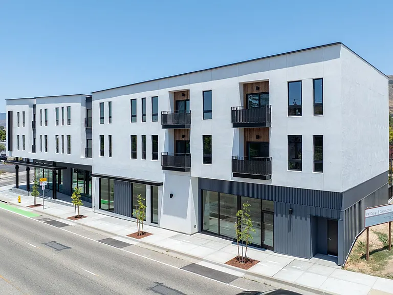 Newly Built Luxury Apartments in San Luis Obispo "Little Italy" — Photo 36