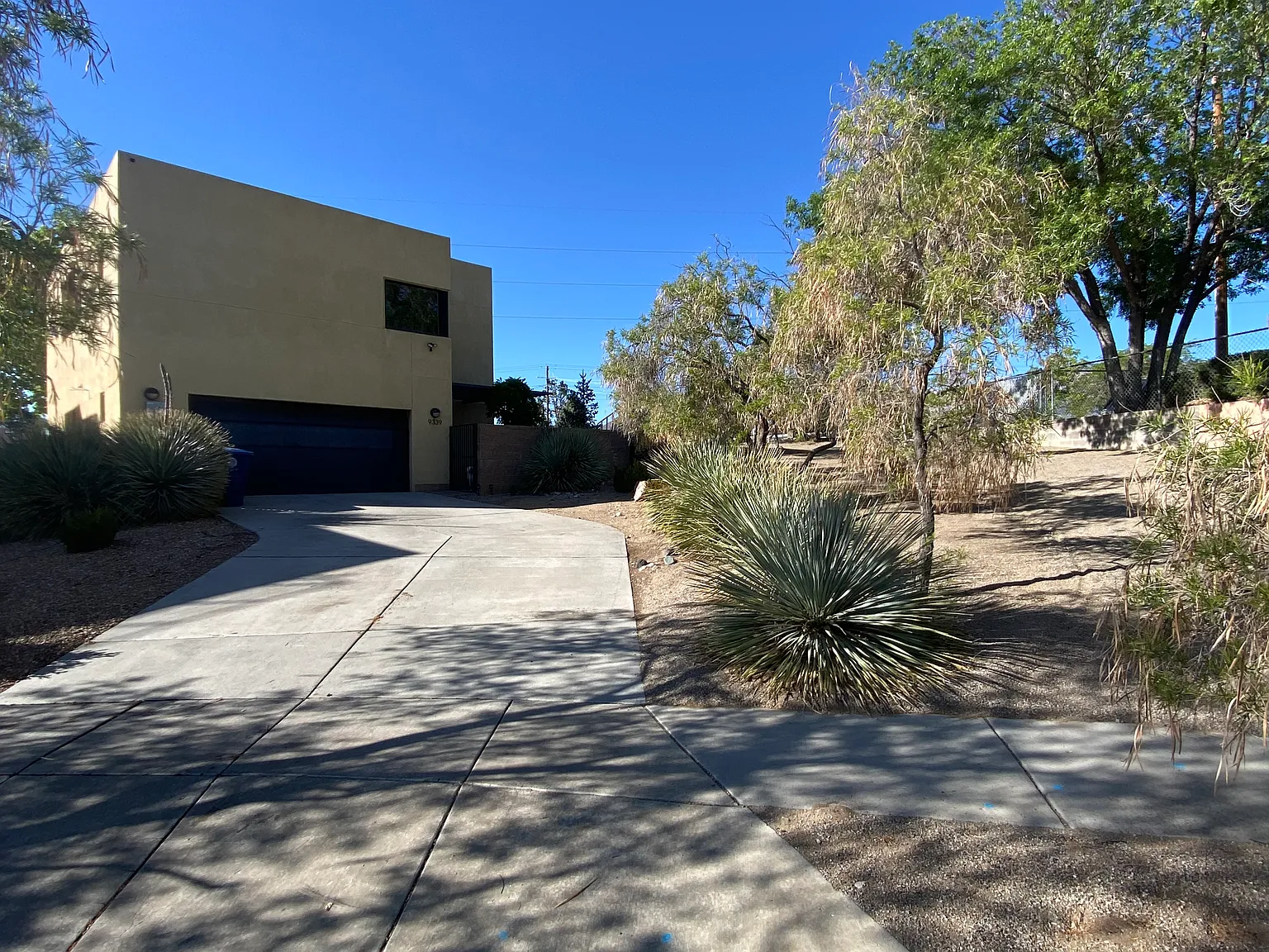 3 bed, 2100 sqft, $2,600 — Photo 1