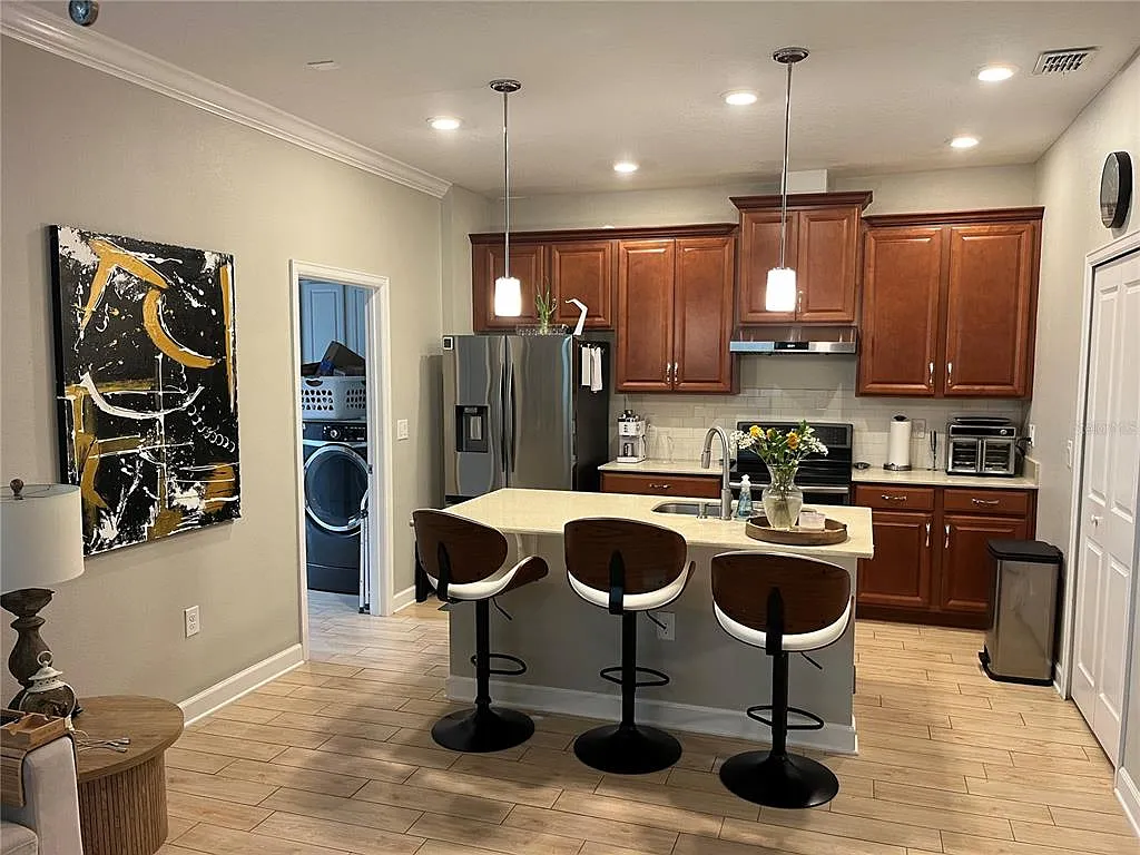 3 bed, 3.0 bath, 1717 sqft, $3,000 — Photo 4
