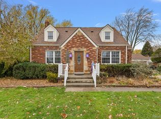 34125 Jefferson Ave, Saint Clair Shores, MI