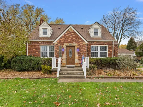 34125 Jefferson Ave, Saint Clair Shores, MI 48082
