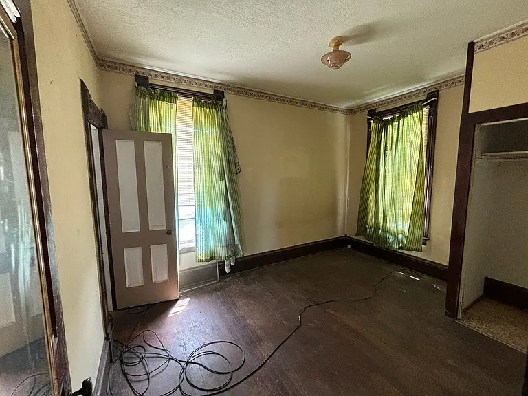 203-207 E 3rd St #207 — Photo 4