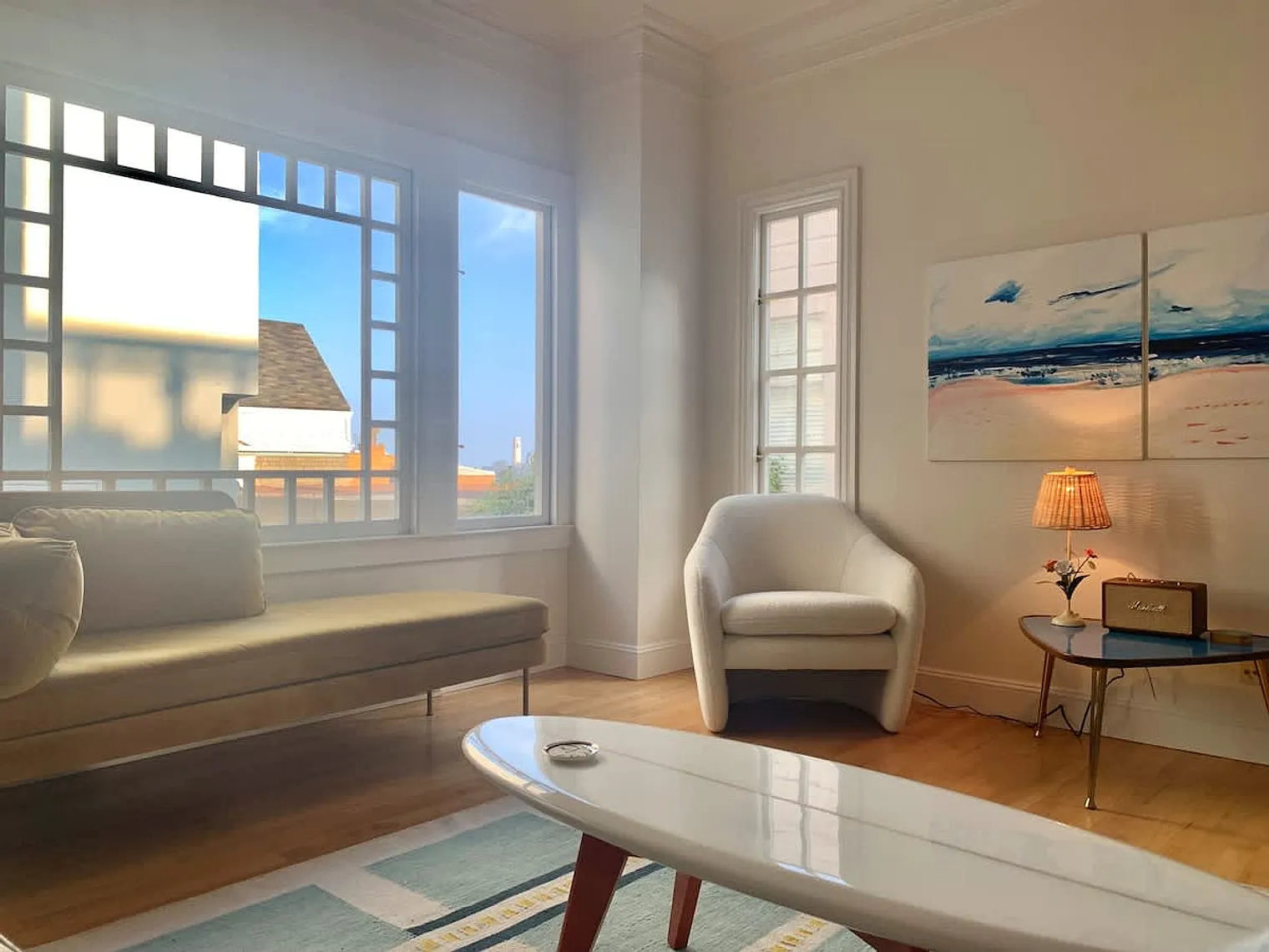 1 bed, 1.0 bath, 893 sqft, $7,930 — Photo 2