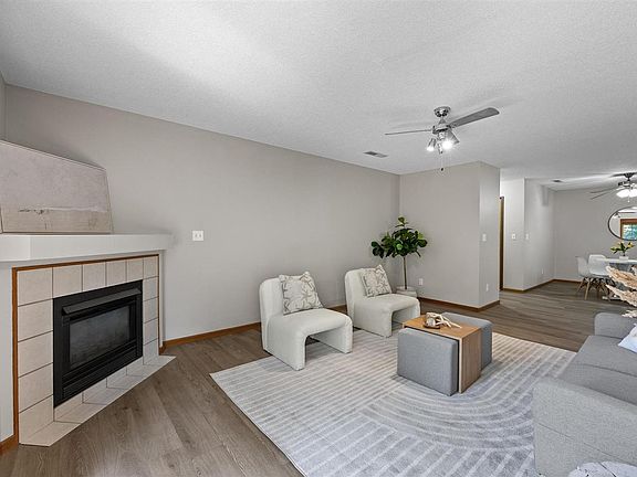 5th image of 428 Westside Dr