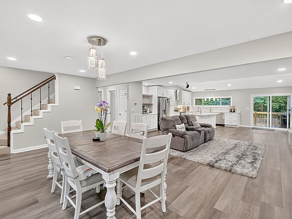 5th image of 1011 Valley Ln