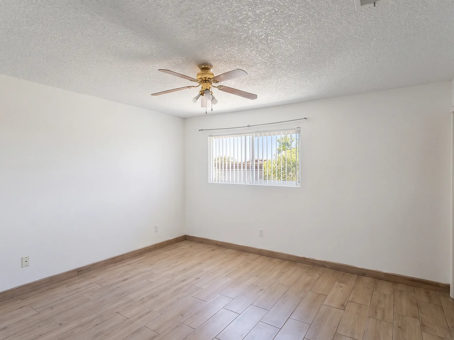 3 bed, 1120 sqft, $2,500 — Photo 4