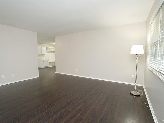 4th image of 644 Charwood Dr