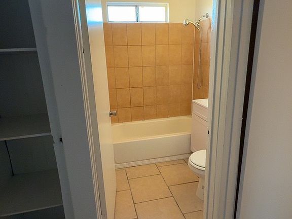 4th image of 536 W Marshall Blvd #1
