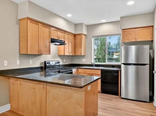 Glisan Townhomes 17218-17298 NE Glisan St. Portland, OR 97230