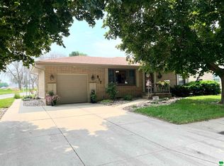 917 Highview Dr, Storm Lake, IA 50588