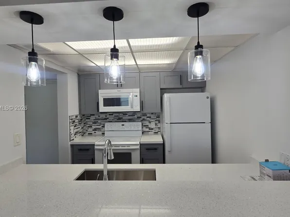 8180 Geneva Ct APT 419, Doral, FL 33166