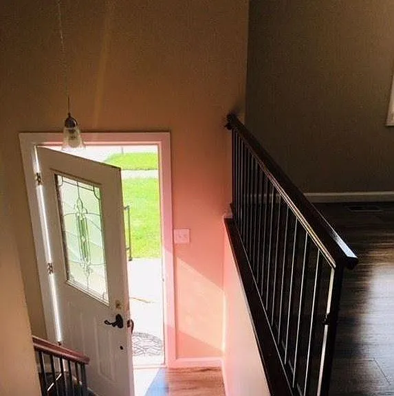 672 Holiday Dr — Photo 2