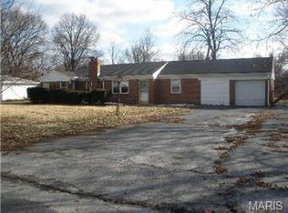 8132 Packard Ave, Saint Louis, MO 63134