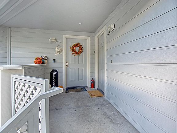 2nd image of 2621 Willowbrook Ln Unit 106