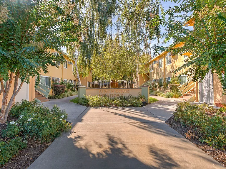 2732 San Jose Way — Photo 2