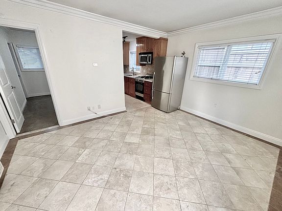 5th image of 208 Seaview St #0