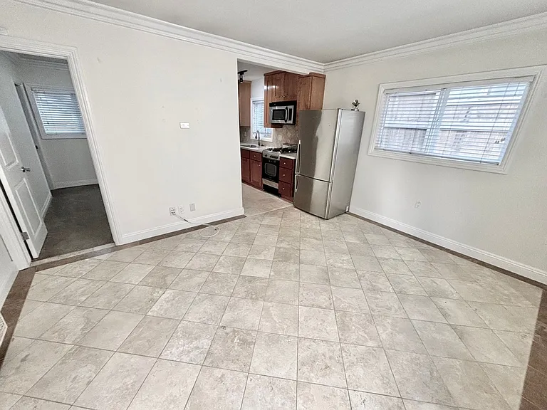 208 Seaview St — Photo 5