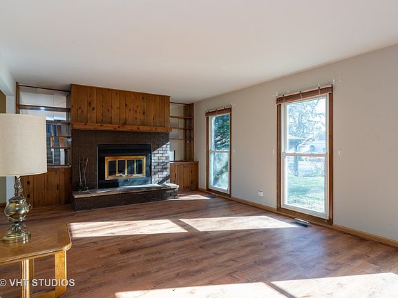 3rd image of 812 Merrill Ln